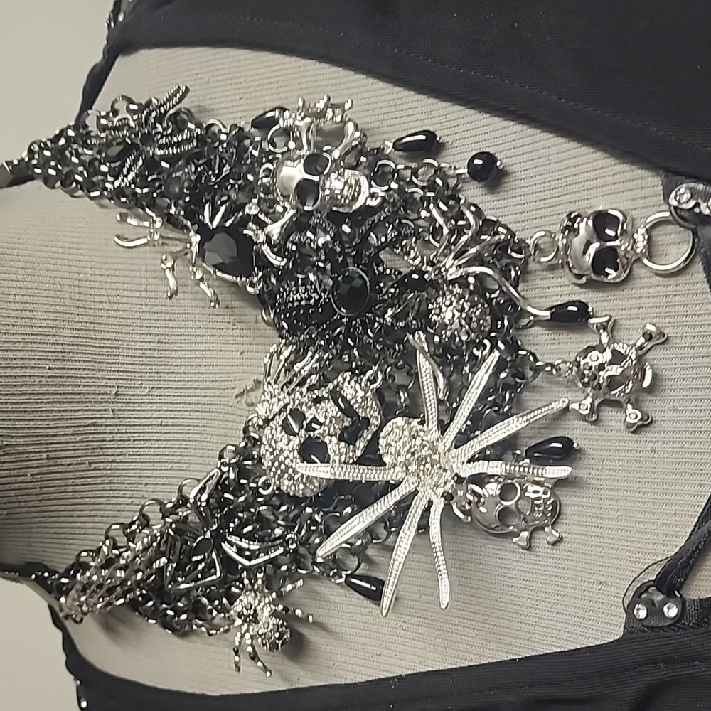 skull and spider necklace